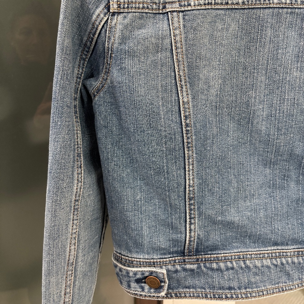 American Eagle Outfitters Classic Denim Jacket - Size XS - Picture 7 of 9